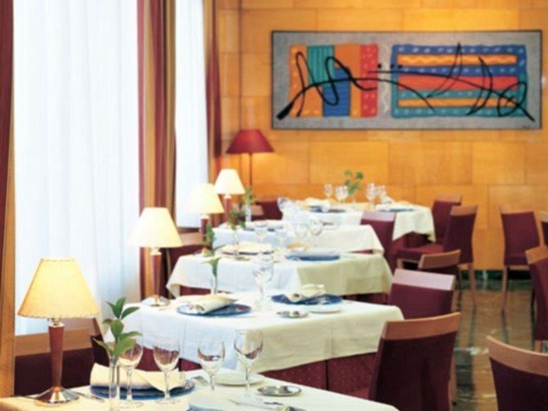 Nh Ciudad De Zaragoza Hotel Restaurant photo